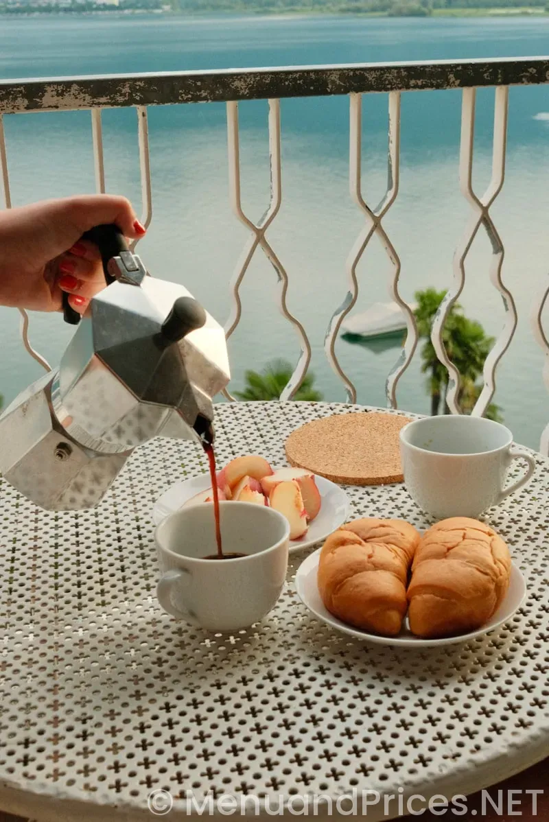 Whataburger breakfast hours