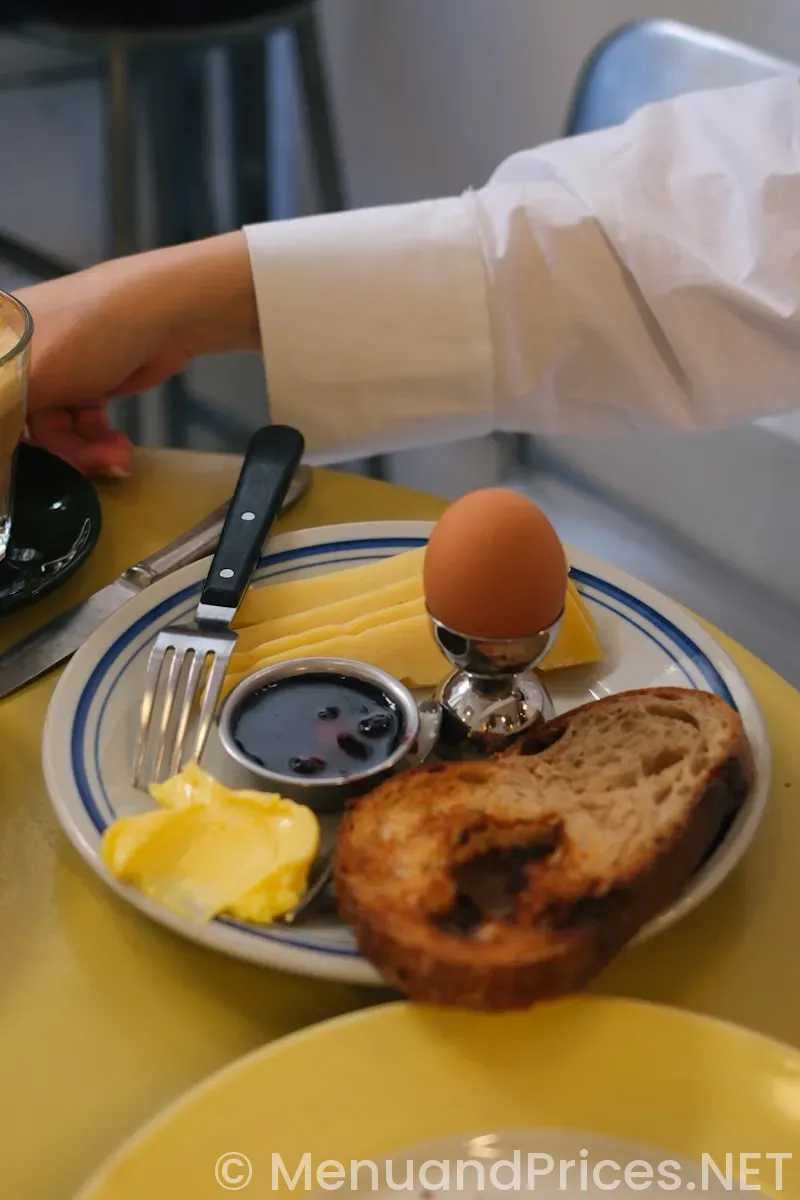 Whataburger breakfast hours