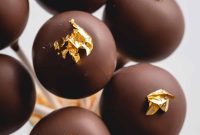 Crafting Perfect Chocolate Cake Pops From Scratch