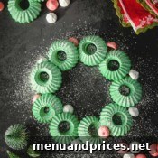 A meringue cookie wreath, light and delicious.