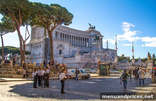 Capturing Rome: A Photographic Journey 5 Travel Photo Journal Rome Piazza Venezia monument