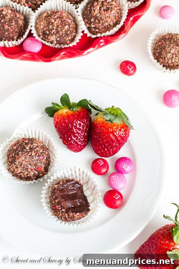 Çilekli Çikolata Topları 4 Strawberry Chocolate Truffles - Silky smooth, irresistibly rich and creamy, these M&M's crusted chocolate truffles are unbelievably easy to make.