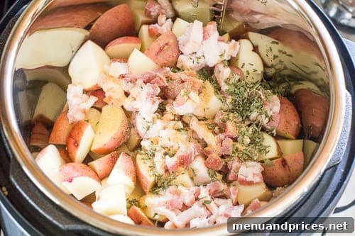 Crispy Ranch Potatoes in Instant Pot 4 Close up of a spoonful of creamy bacon ranch potatoes, ready to eat